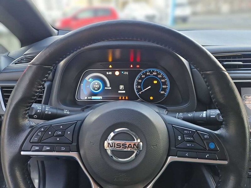 Nissan Leaf Tekna *BOSE*NAVI*360°KAMERA*ALLWETTERREIFEN*SITZHZG*